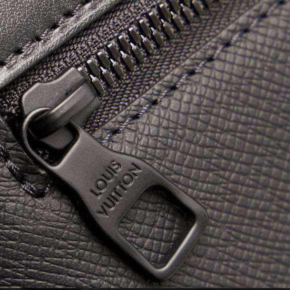 Pre-Loved Louis Vuitton Taiga Rainbow Steamer PM - Picture 8 of 10